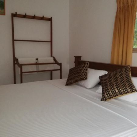 Deshani Holiday Inn Дамбула Екстериор снимка