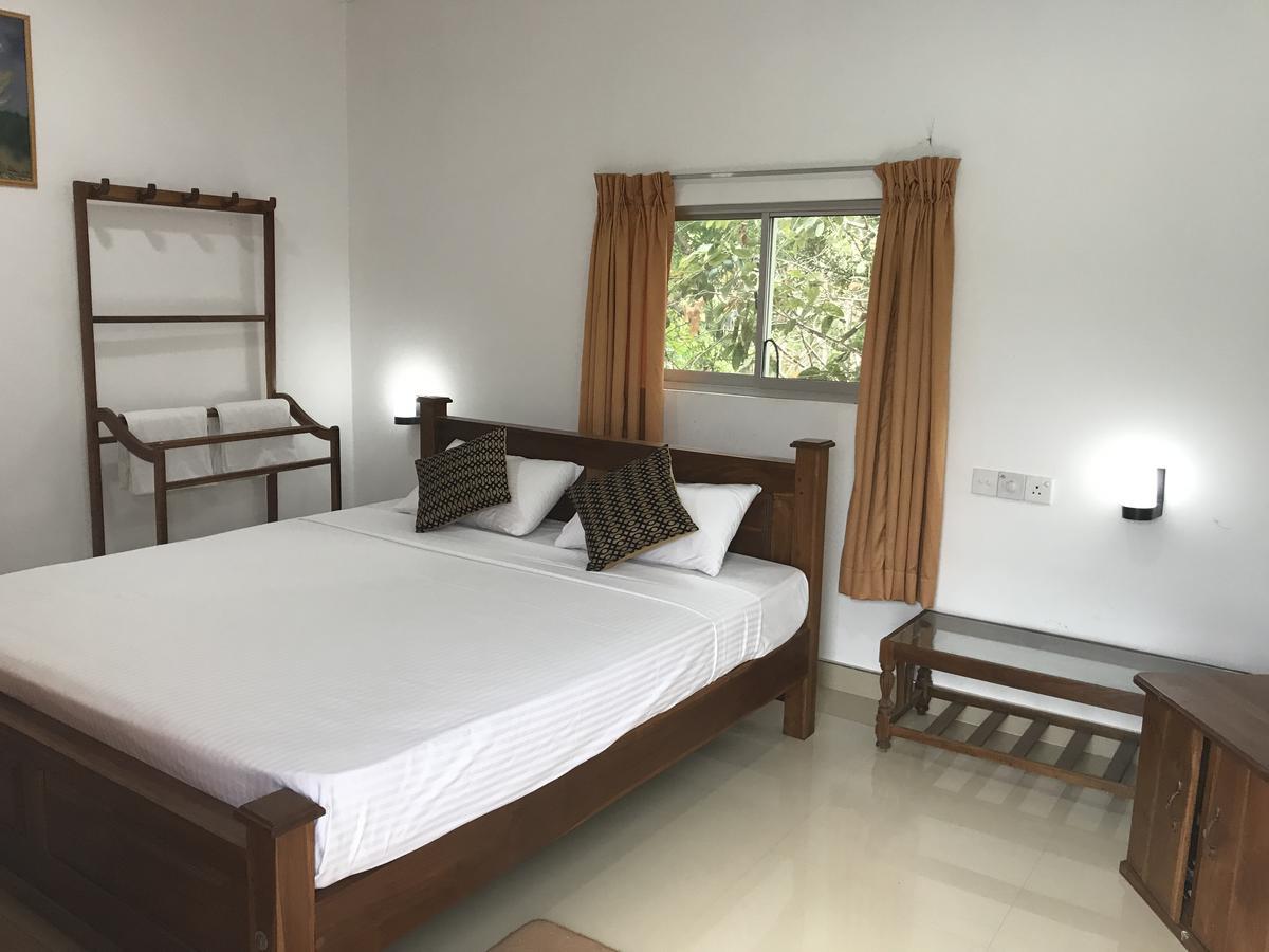 Deshani Holiday Inn Дамбула Екстериор снимка
