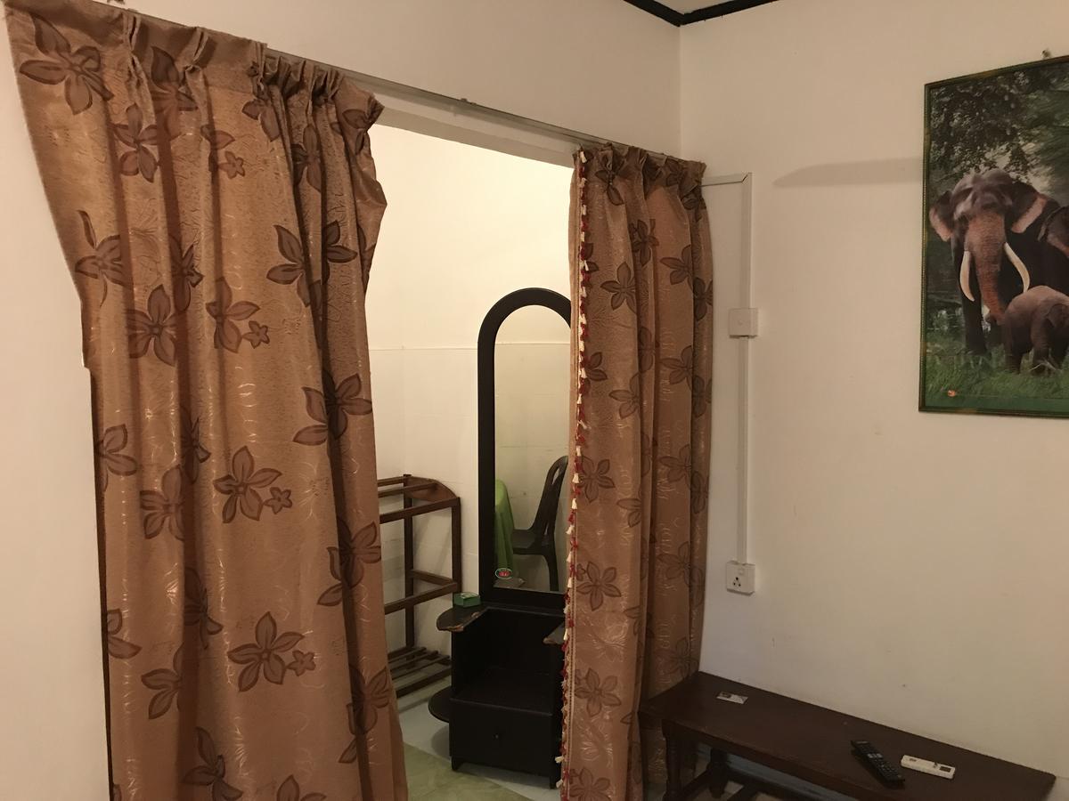 Deshani Holiday Inn Дамбула Екстериор снимка