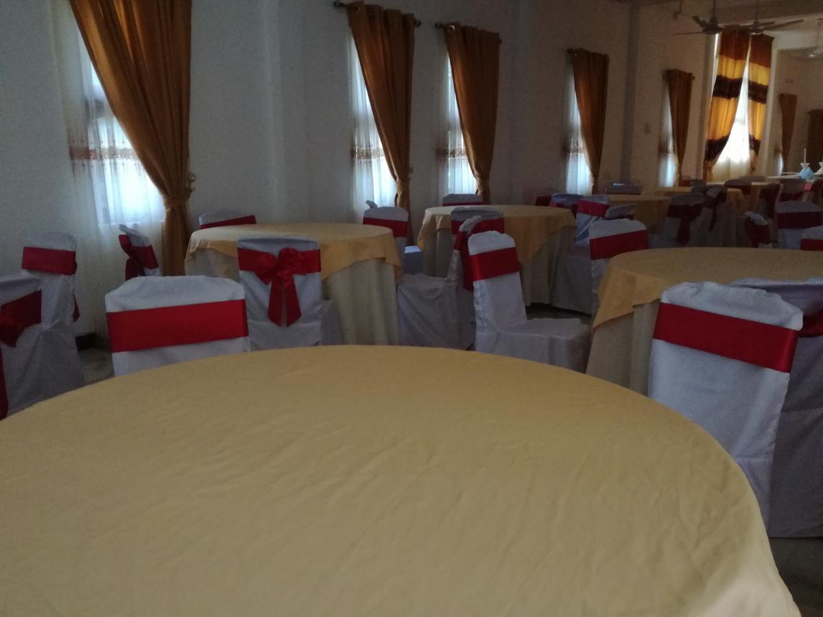 Deshani Holiday Inn Дамбула Екстериор снимка