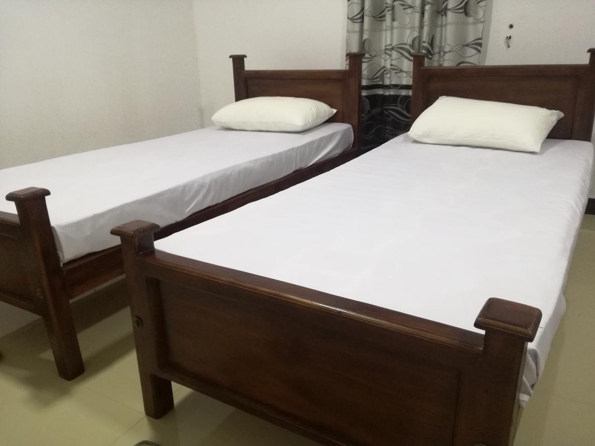 Deshani Holiday Inn Дамбула Екстериор снимка