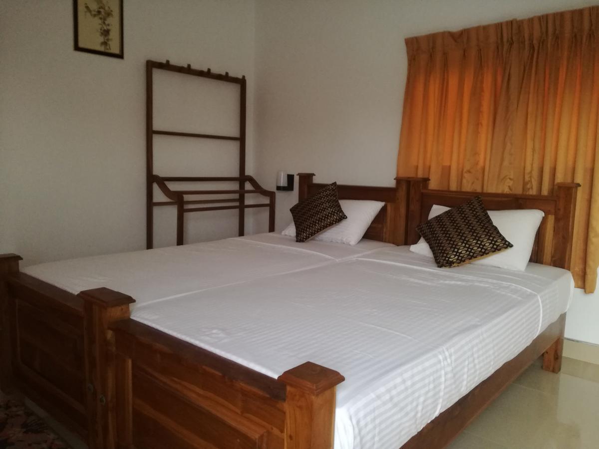Deshani Holiday Inn Дамбула Екстериор снимка