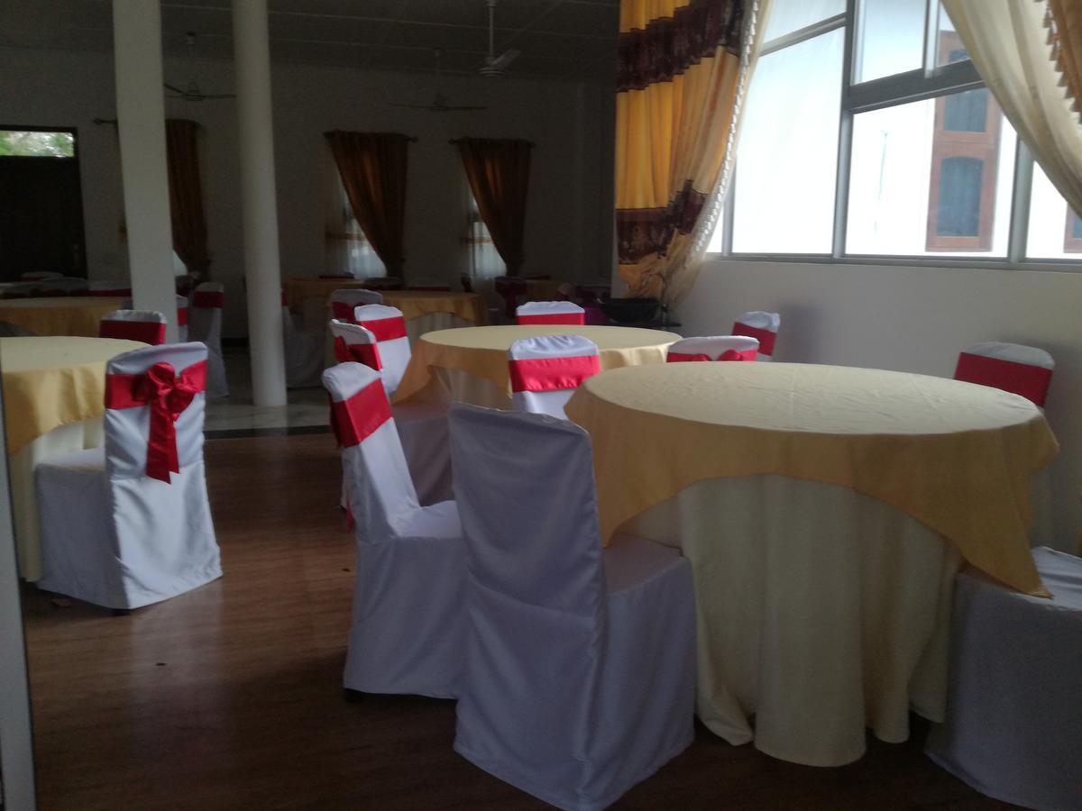 Deshani Holiday Inn Дамбула Екстериор снимка