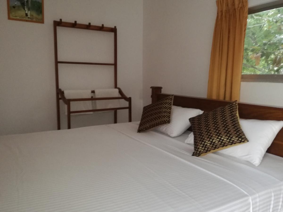 Deshani Holiday Inn Дамбула Екстериор снимка
