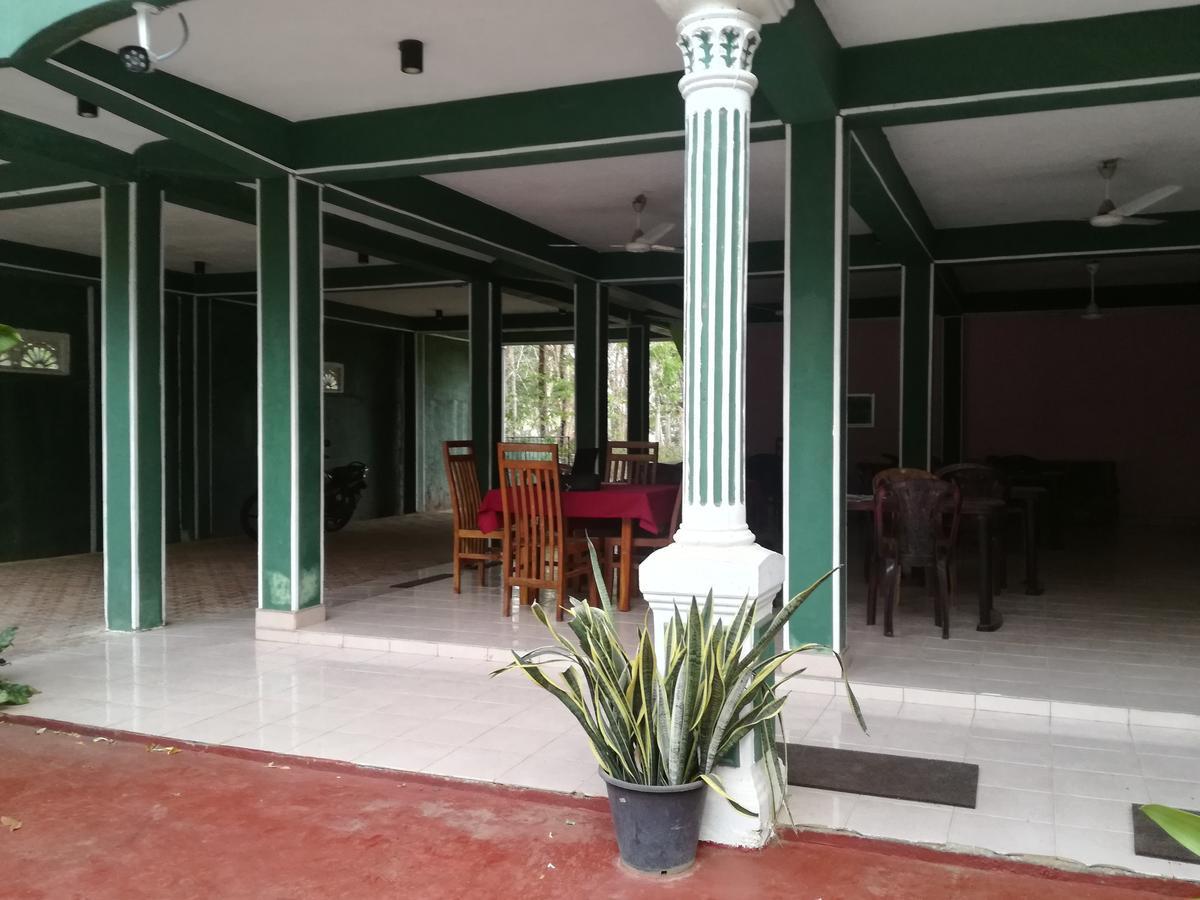 Deshani Holiday Inn Дамбула Екстериор снимка