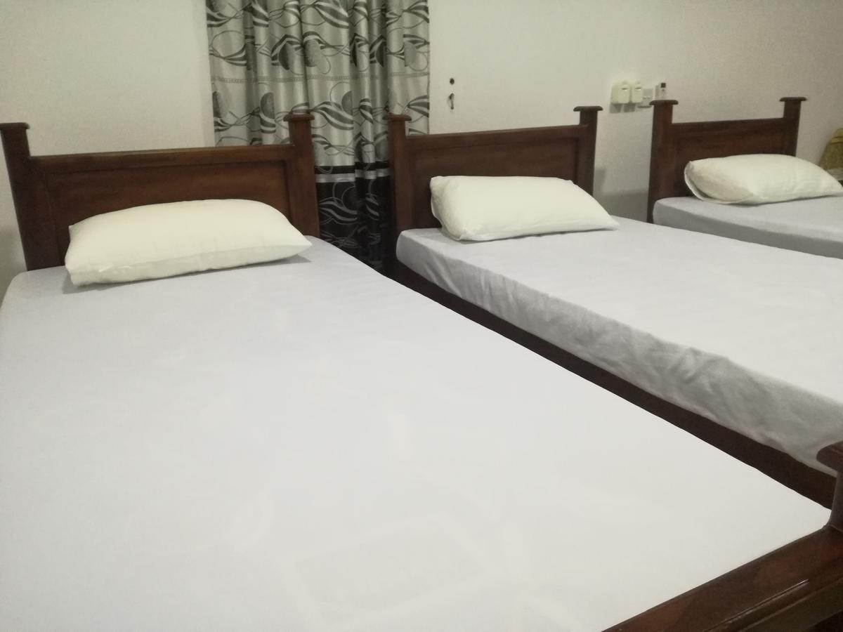 Deshani Holiday Inn Дамбула Екстериор снимка