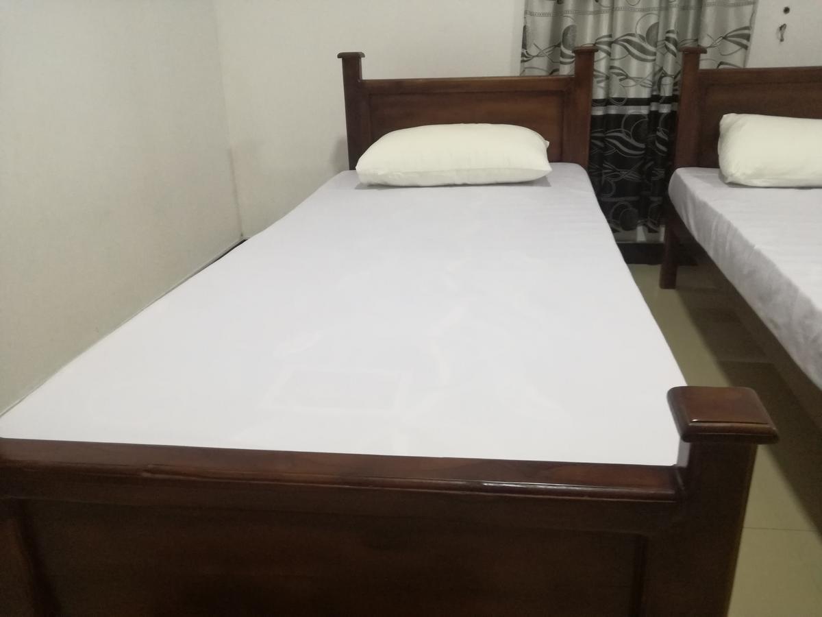Deshani Holiday Inn Дамбула Екстериор снимка