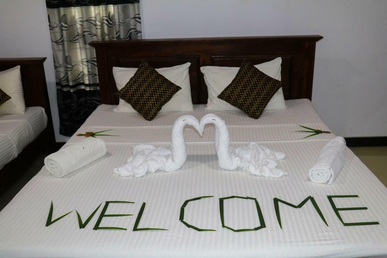 Deshani Holiday Inn Дамбула Екстериор снимка