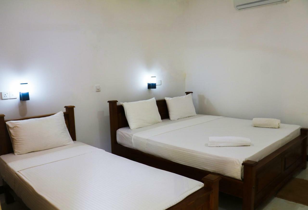 Deshani Holiday Inn Дамбула Екстериор снимка