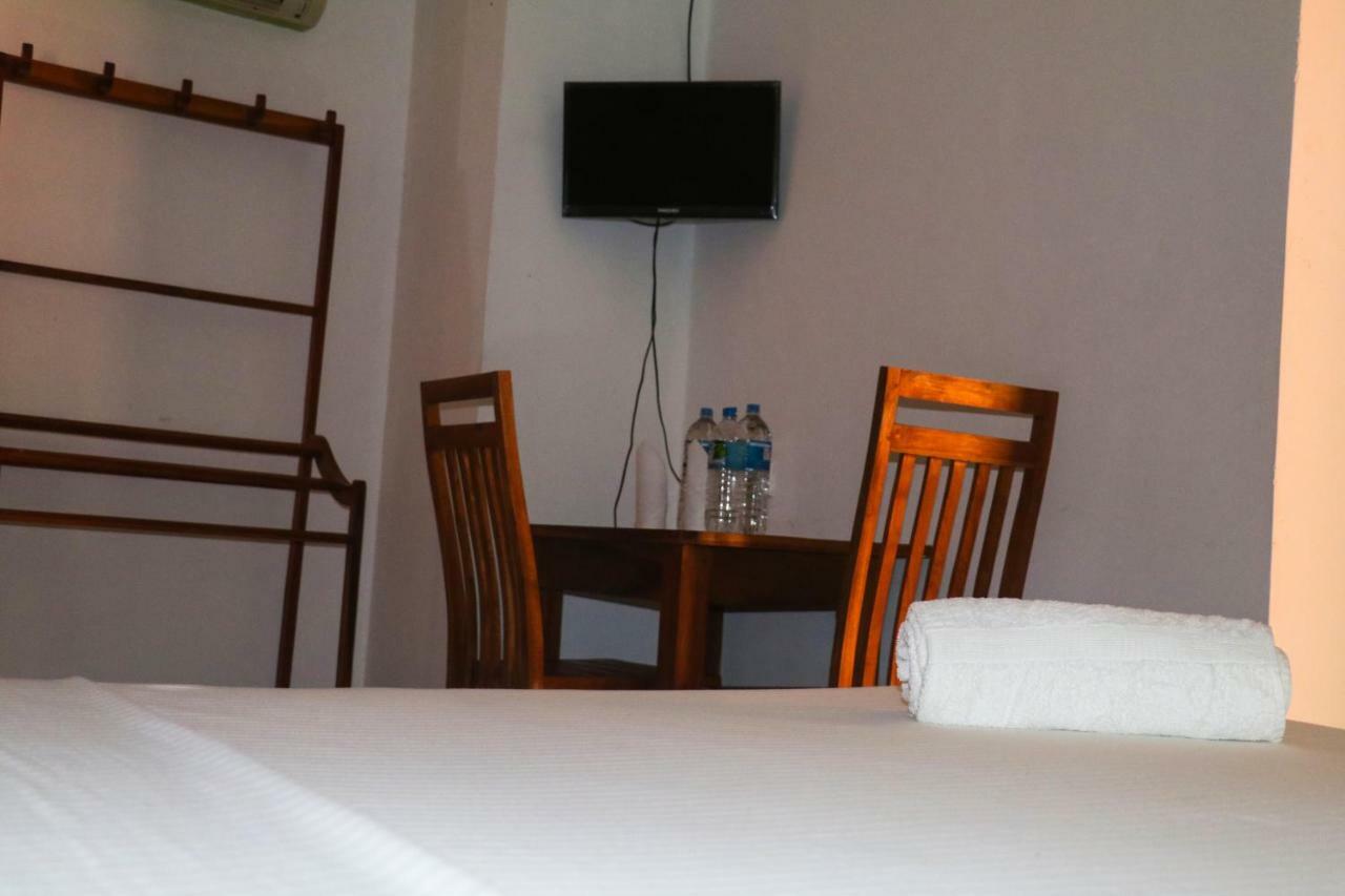 Deshani Holiday Inn Дамбула Екстериор снимка