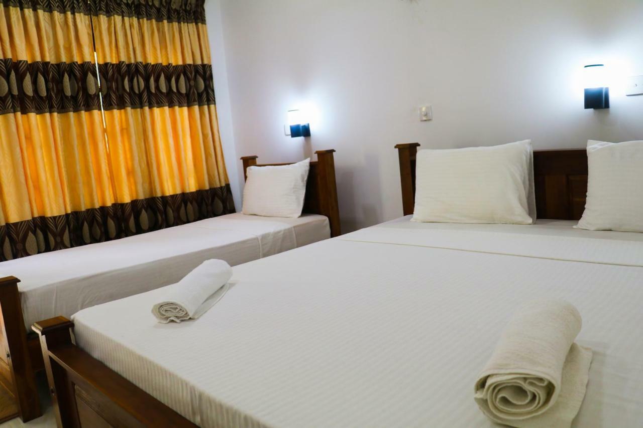 Deshani Holiday Inn Дамбула Екстериор снимка