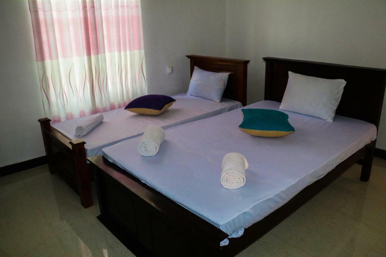 Deshani Holiday Inn Дамбула Екстериор снимка