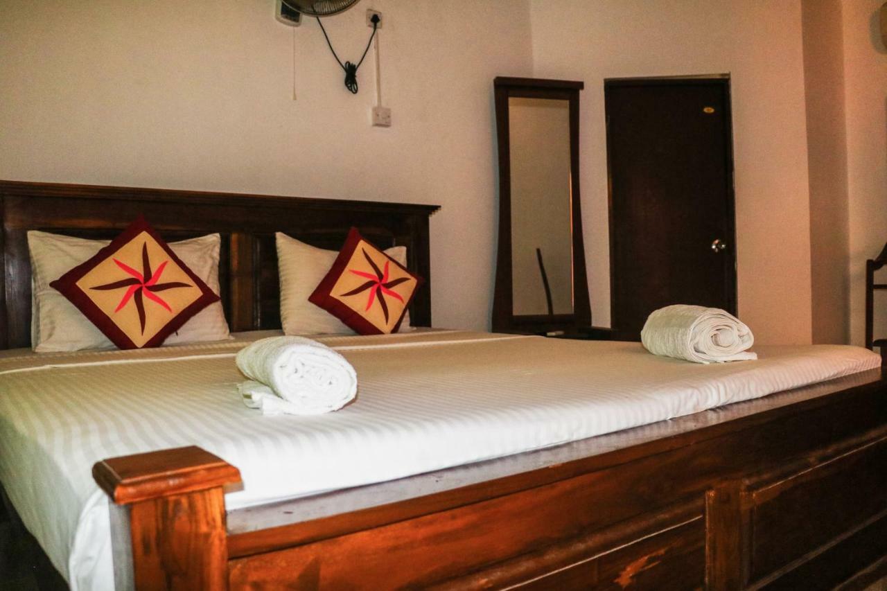 Deshani Holiday Inn Дамбула Екстериор снимка