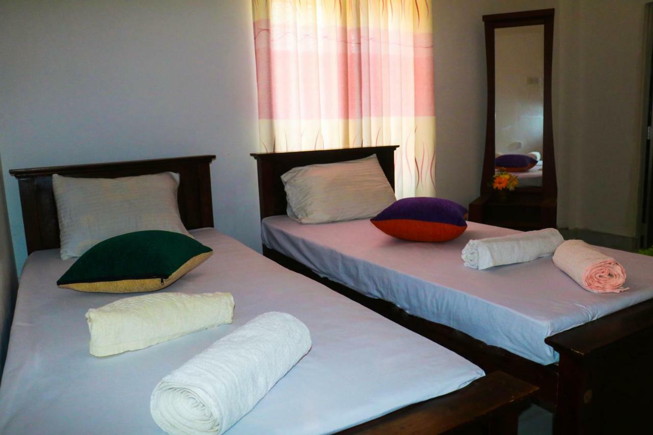 Deshani Holiday Inn Дамбула Екстериор снимка