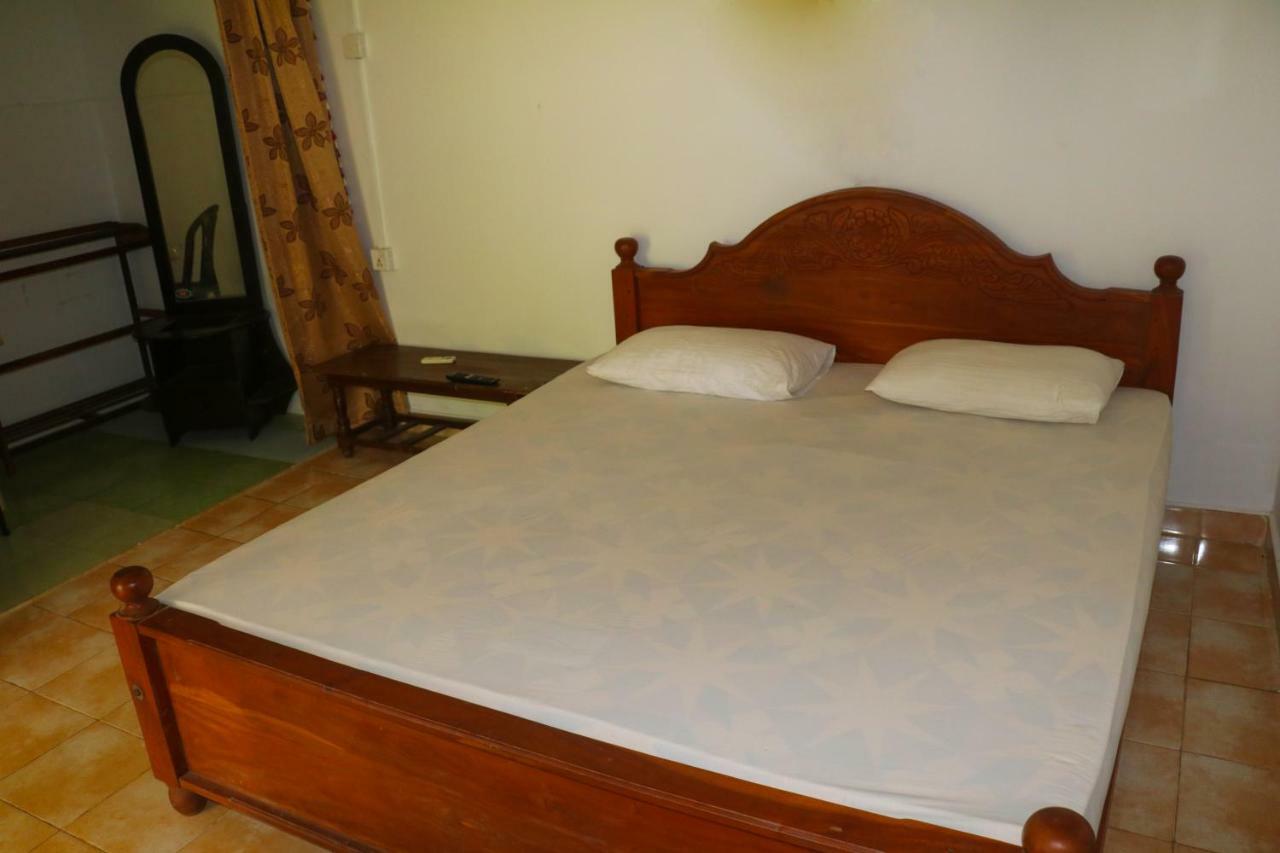 Deshani Holiday Inn Дамбула Екстериор снимка