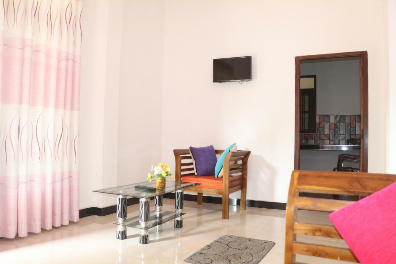 Deshani Holiday Inn Дамбула Екстериор снимка